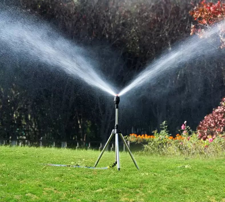 50% Rabatt|AquaSpin™ – Präzise Gartenbewässerung & Sommerfrische in einem Gerät